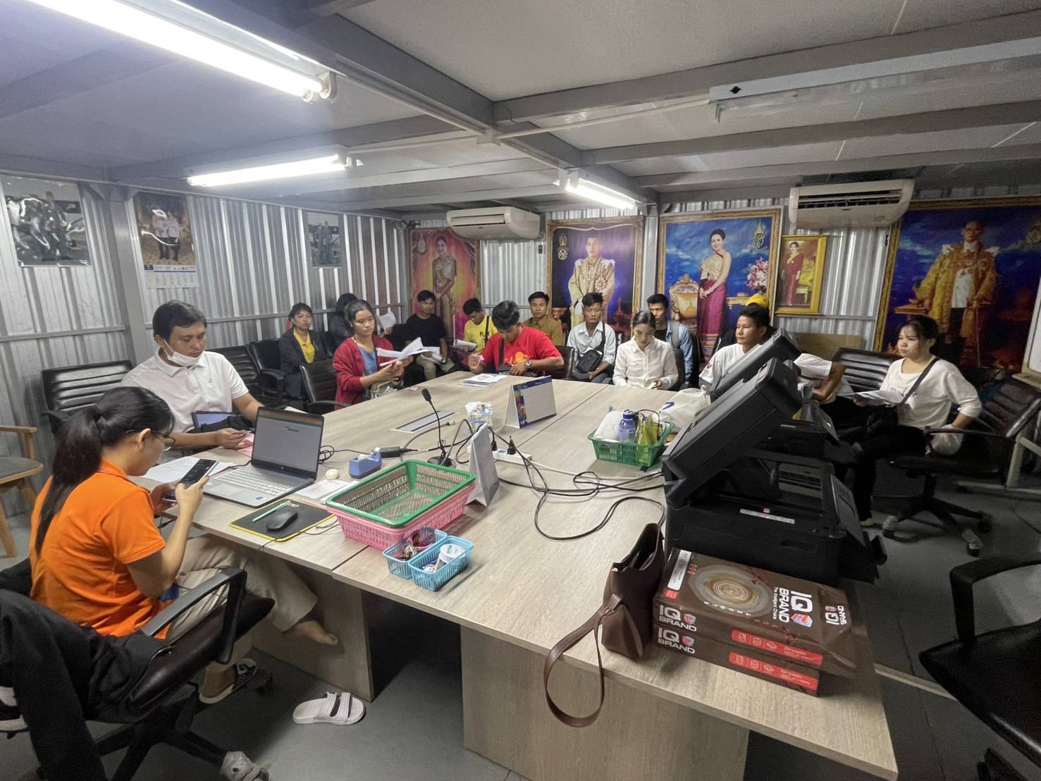 ปกอัลบั้ม รับสมัครงานพม่า